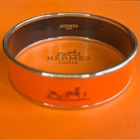 ⚡️SALE⚡️Hermes Orange Enamel Bracelet with Gold-Tone Trim - Picture 4 of 9